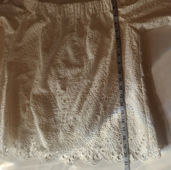 Trina Turk Off Shoulder White Eyelet Top Bell Sleeves Slightly Cropped Size Medi - Picture 7 of 7